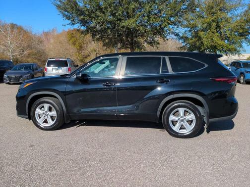 2024 Toyota Highlander LE