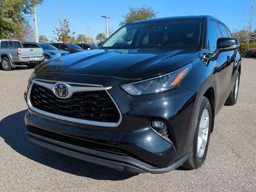 2024 Toyota Highlander LE