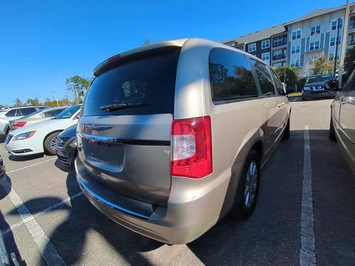 2016 Chrysler Town & Country Touring