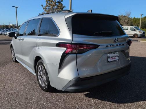 Celestial Silver Metallic 2021 Toyota Sienna XLE 8 Passenger
