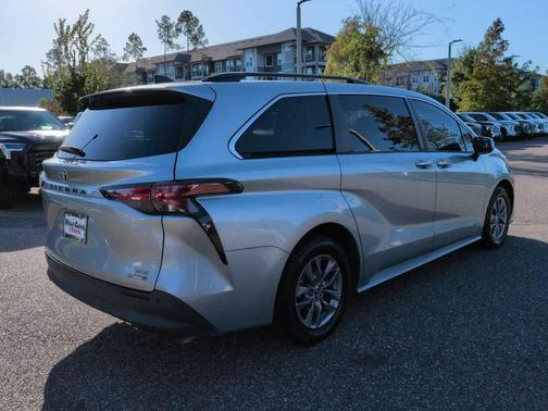 Celestial Silver Metallic 2021 Toyota Sienna XLE 8 Passenger
