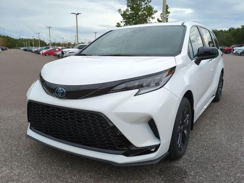 2025 Toyota Sienna XSE 7 Passenger