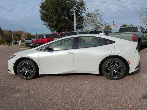 2025 Toyota Prius XLE