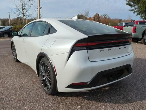 2025 Toyota Prius XLE