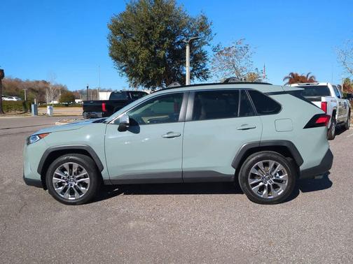2021 Toyota RAV4 XLE Premium