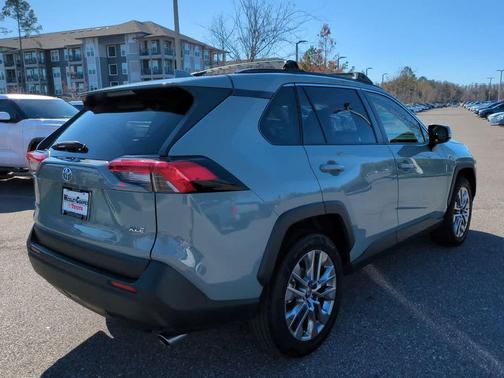 2021 Toyota RAV4 XLE Premium