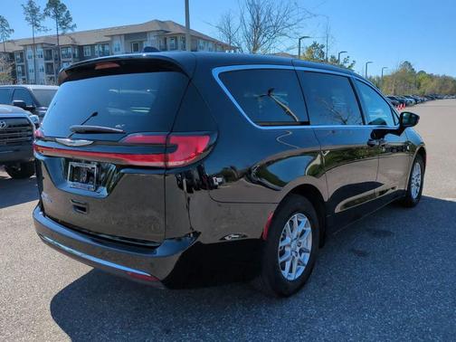 Diamond Black Crystal Pearlcoat 2025 Chrysler Pacifica L