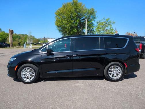 Diamond Black Crystal Pearlcoat 2025 Chrysler Pacifica L
