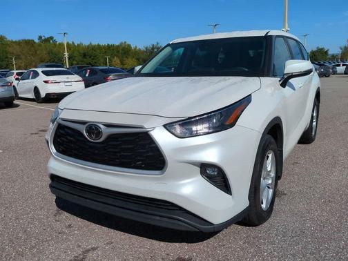 2024 Toyota Highlander LE