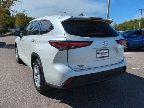 2024 Toyota Highlander LE