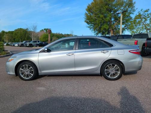 Celestial Silver Metallic 2017 Toyota Camry SE