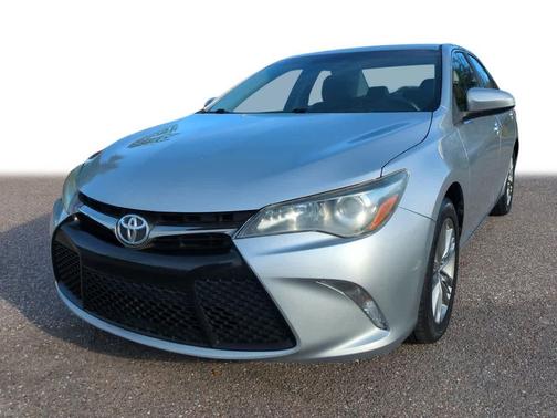 Celestial Silver Metallic 2017 Toyota Camry SE