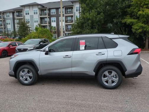 2025 Toyota RAV4 Hybrid XLE