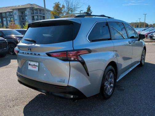 2021 Toyota Sienna XLE 8 Passenger