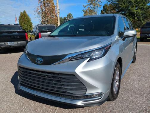 2021 Toyota Sienna XLE 8 Passenger