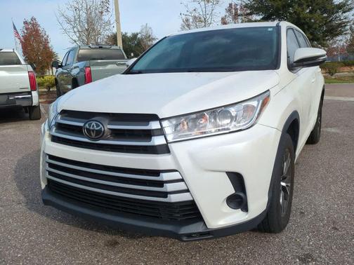 2018 Toyota Highlander LE I4