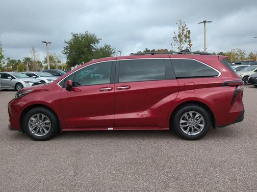 2025 Toyota Sienna XLE