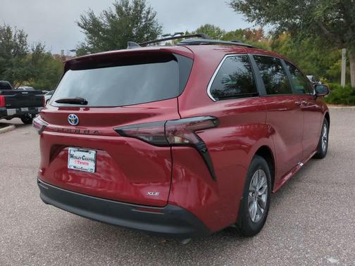 2025 Toyota Sienna XLE