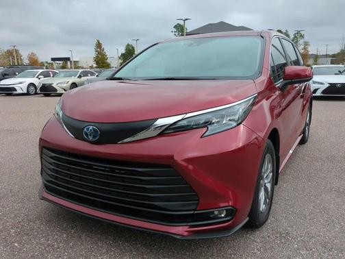 2025 Toyota Sienna XLE