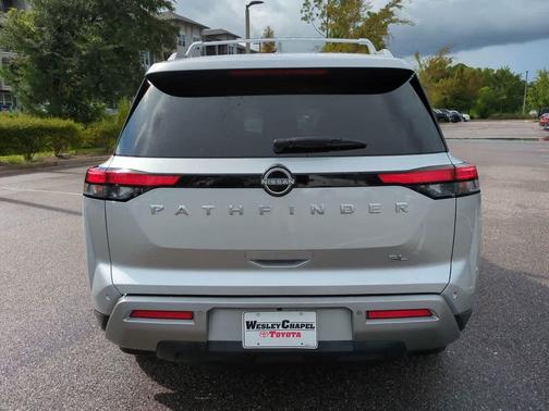 2022 Nissan Pathfinder SL 2WD