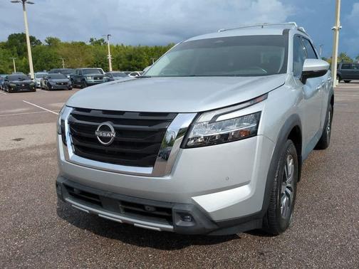 2022 Nissan Pathfinder SL 2WD