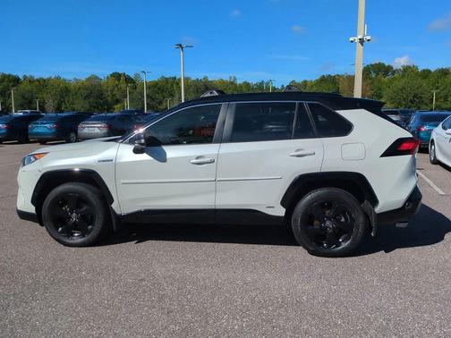 2020 Toyota RAV4 Hybrid SE