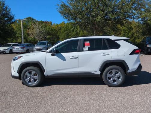 2025 Toyota RAV4 Hybrid SE
