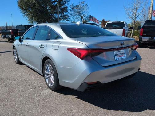 2021 Toyota Avalon Hybrid XLE