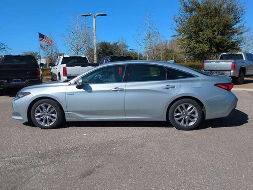 2021 Toyota Avalon Hybrid XLE