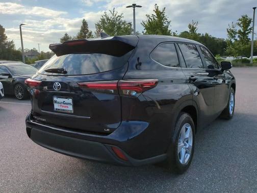 2024 Toyota Highlander LE