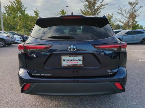 2024 Toyota Highlander LE