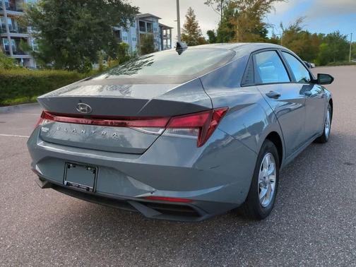 2021 Hyundai ELANTRA SE