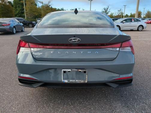 2021 Hyundai ELANTRA SE