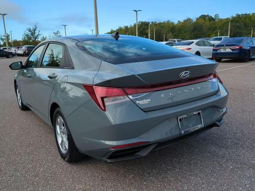 2021 Hyundai ELANTRA SE