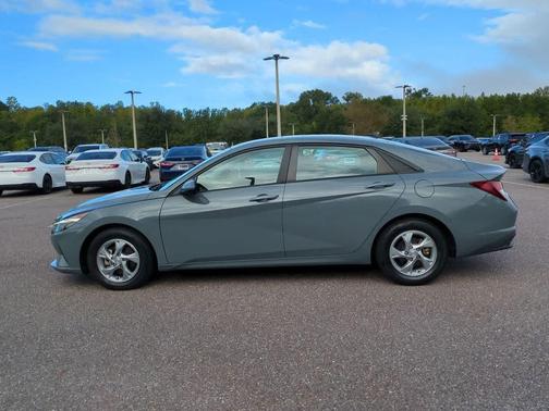 2021 Hyundai ELANTRA SE
