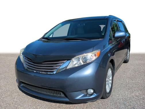 2017 Toyota Sienna XLE