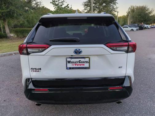 2024 Toyota RAV4 Prime SE