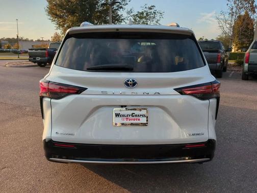 2025 Toyota Sienna Platinum