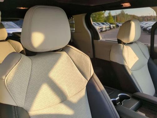 2025 Toyota Sienna Platinum