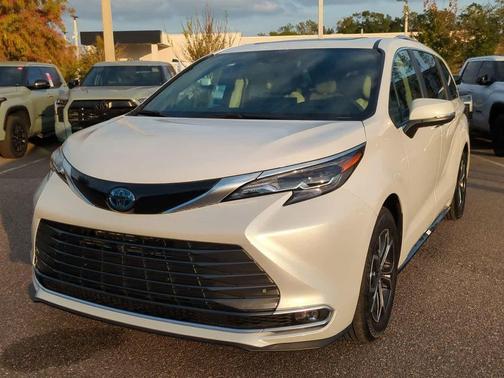 2025 Toyota Sienna Platinum