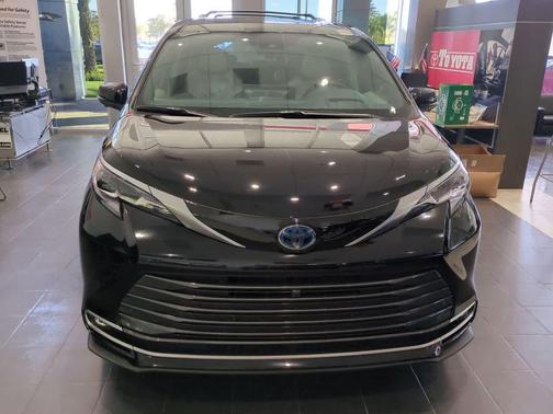 2025 Toyota Sienna Platinum