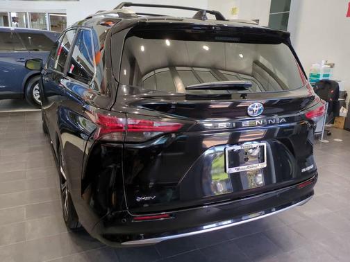2025 Toyota Sienna Platinum