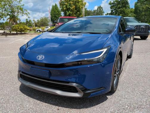 2025 Toyota Prius XLE