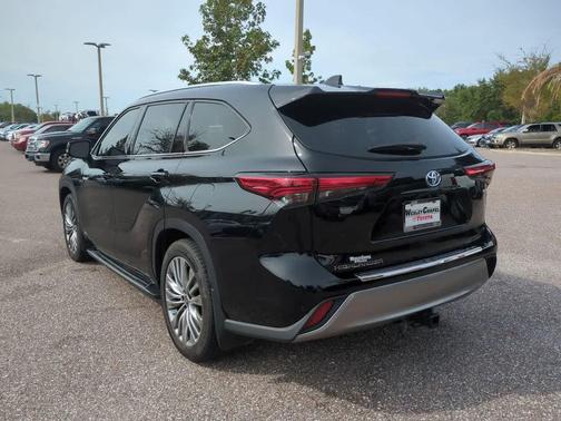 2021 Toyota Highlander Hybrid Platinum