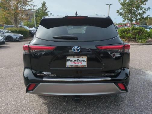 2021 Toyota Highlander Hybrid Platinum
