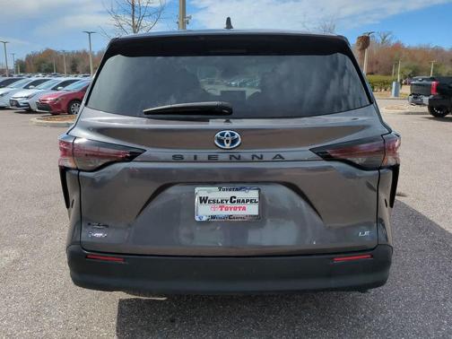 2025 Toyota Sienna LE