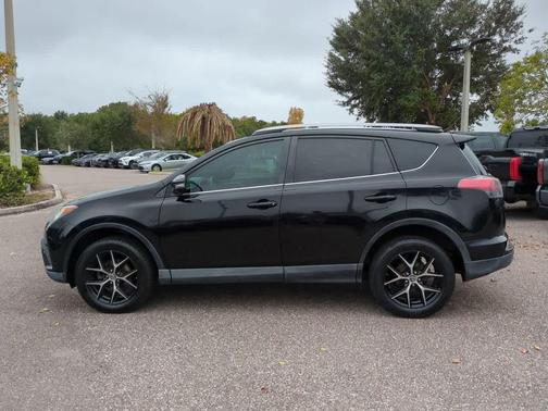 2017 Toyota RAV4 SE