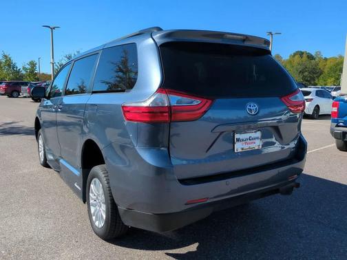 2017 Toyota Sienna XLE