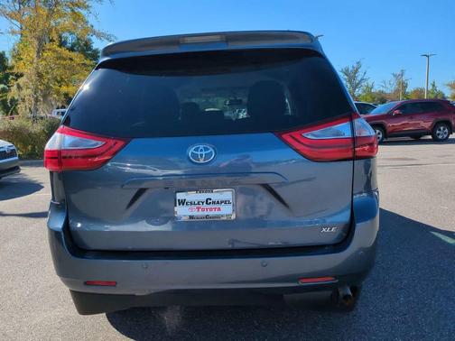 2017 Toyota Sienna XLE