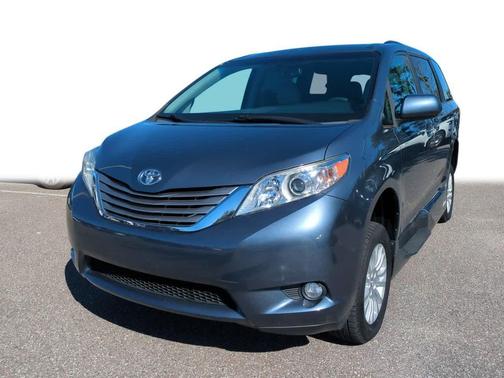 2017 Toyota Sienna XLE